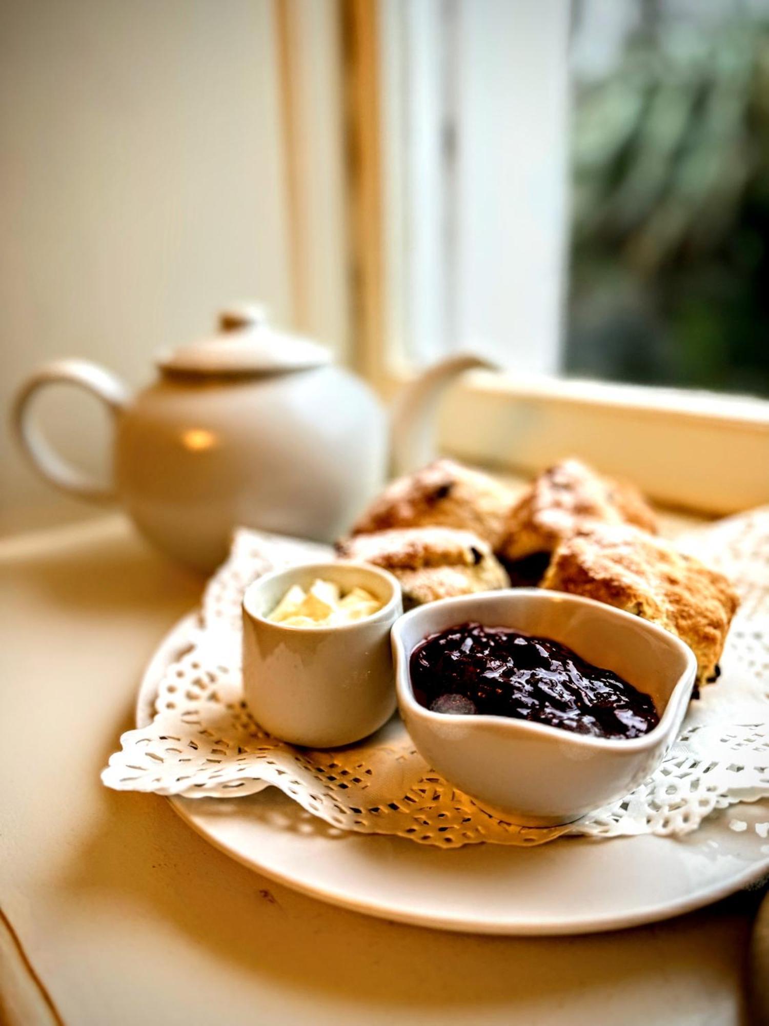 Clone Country House 어흐림 외부 사진 Tea and scones