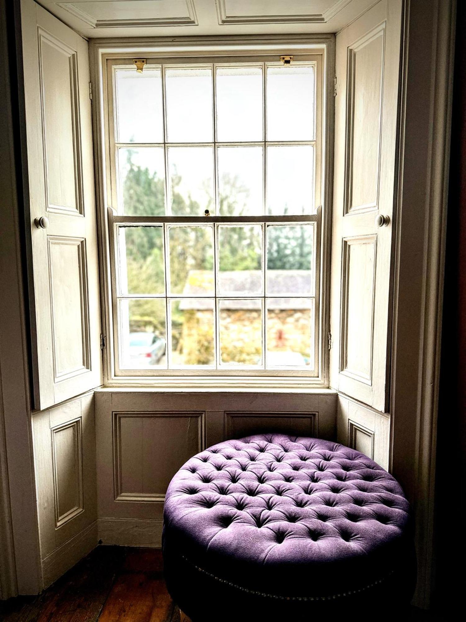 Clone Country House 어흐림 외부 사진 The window of the room where the body of Mary Shelley was discovered