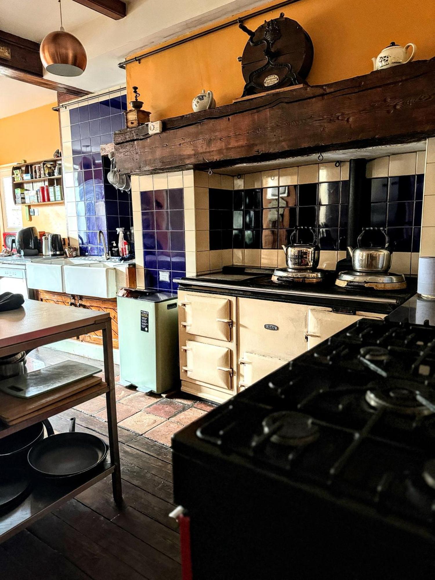 Clone Country House 어흐림 외부 사진 The kitchen at The Old Post Office