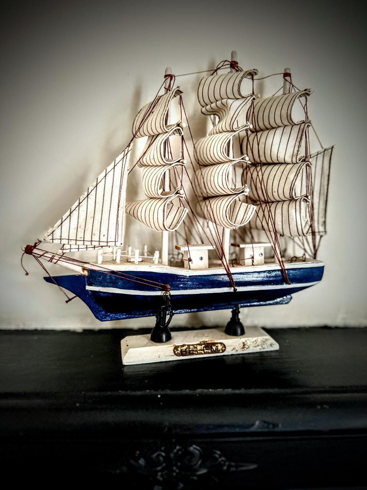 Clone Country House 어흐림 외부 사진 A model of the ship
