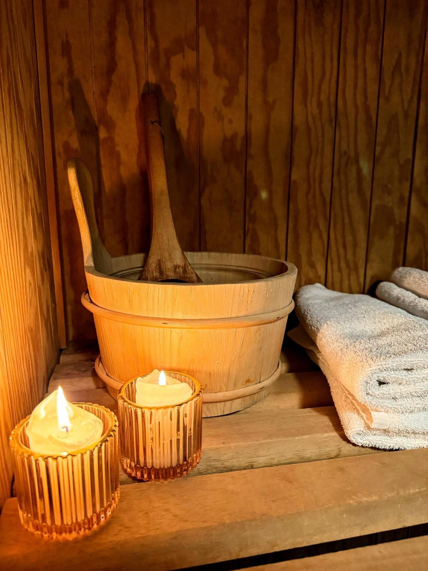 Clone Country House 어흐림 외부 사진 A traditional sauna bucket and ladle