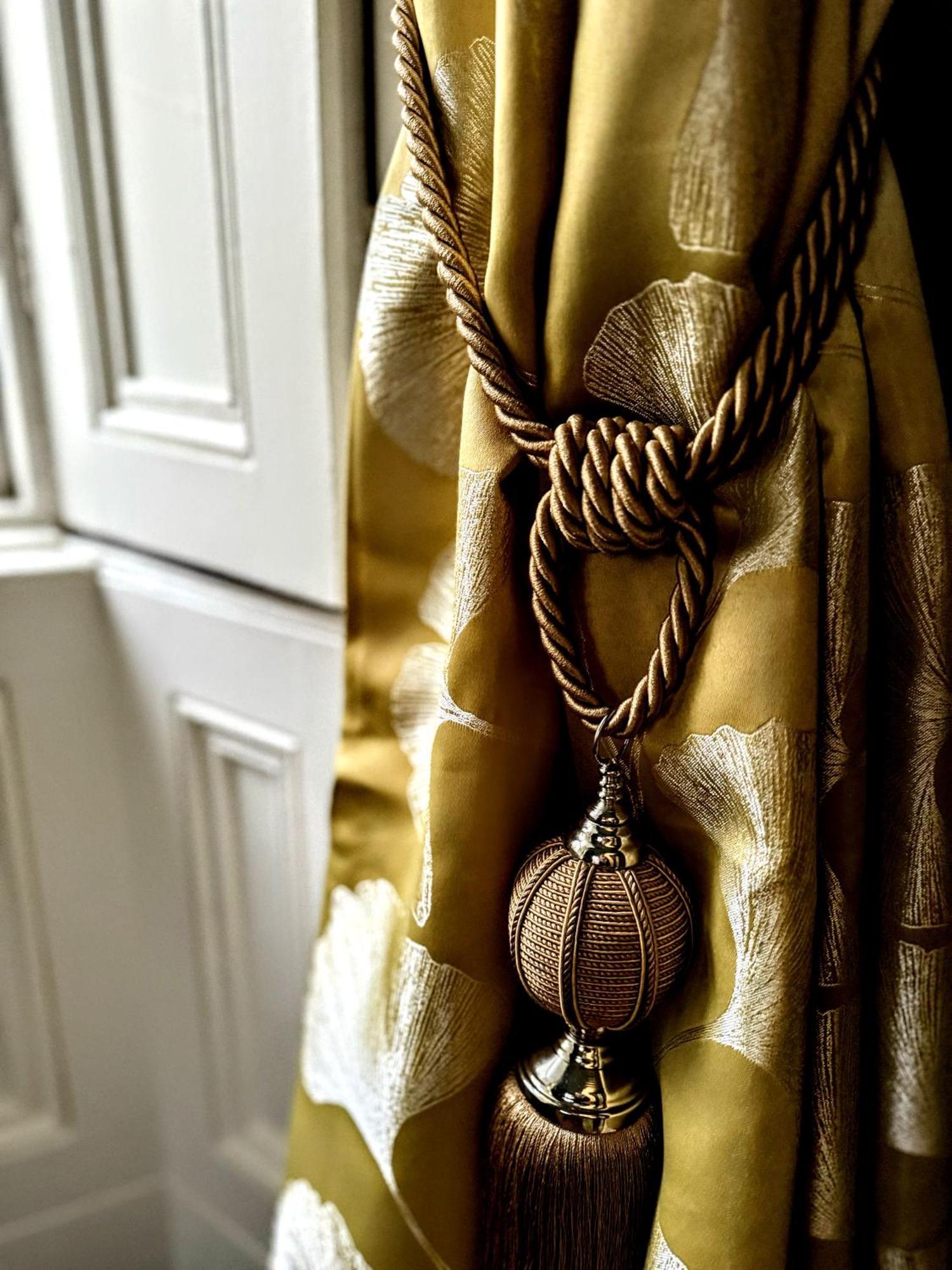 Clone Country House 어흐림 외부 사진 A curtain tieback