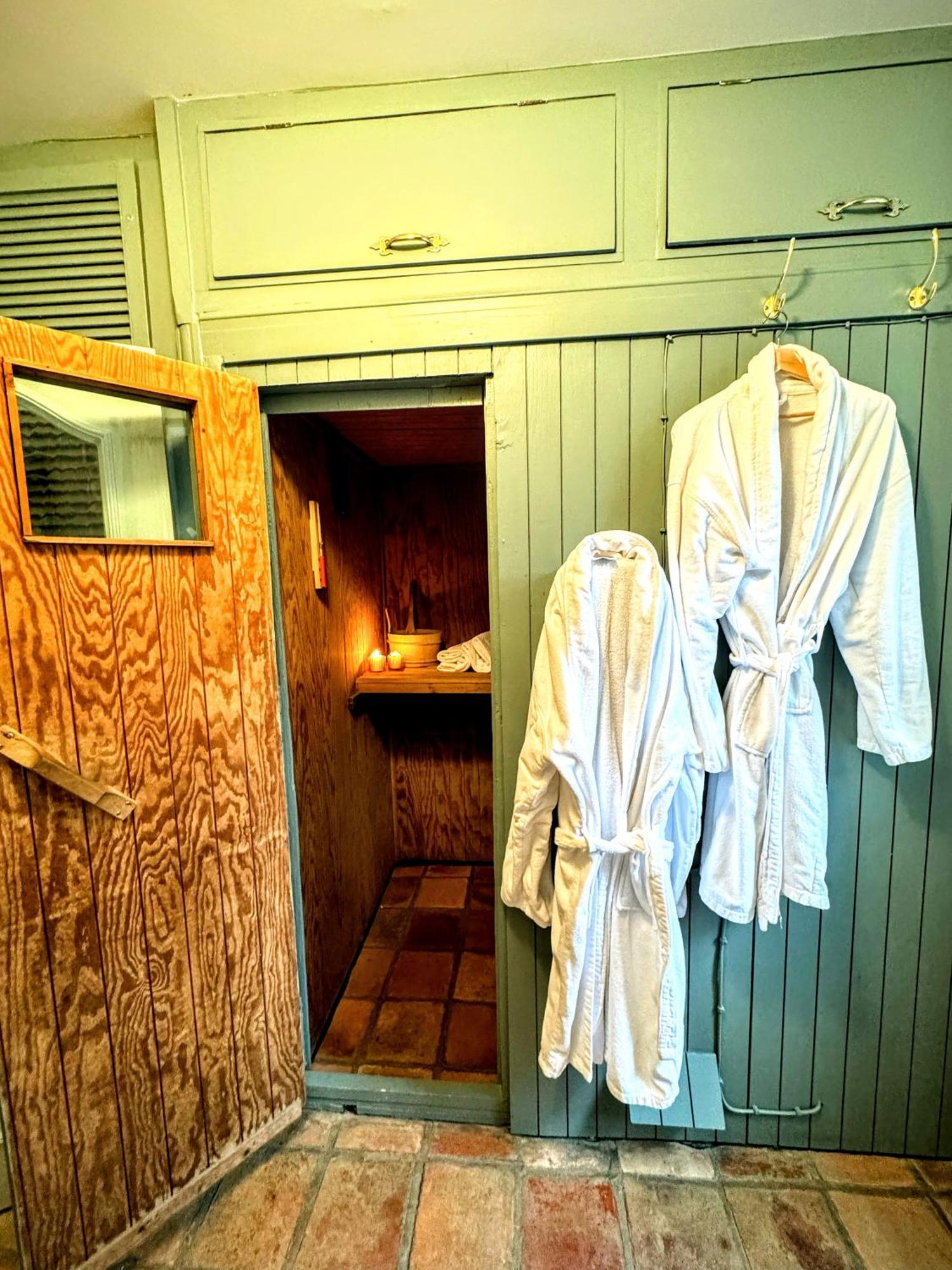 Clone Country House 어흐림 외부 사진 A traditional Japanese onsen