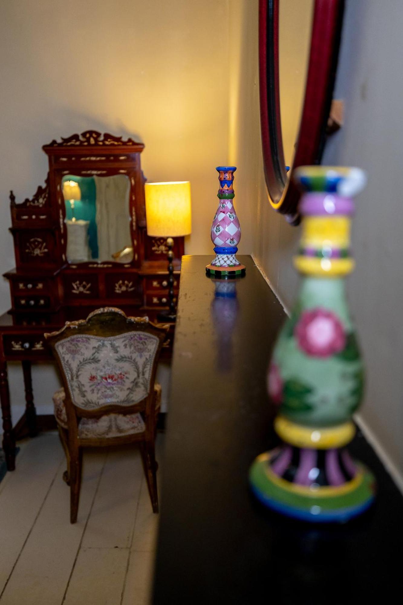 Clone Country House 어흐림 외부 사진 A dressing table in a bedroom